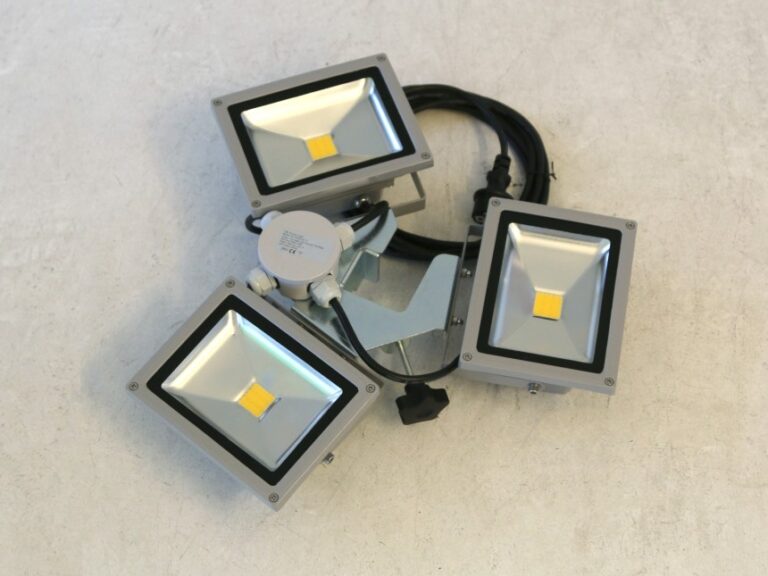 Lighting Kit: 3 LED Bulbs (3 x 20W)