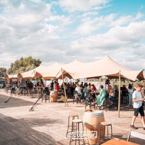 67a1ec67ccbd0-f42c4bd214b61abf54b678c07bae710aadd4e454_Stretch_tent_10x21_5_SAHSAH_Bar_Hazart_04_scaled